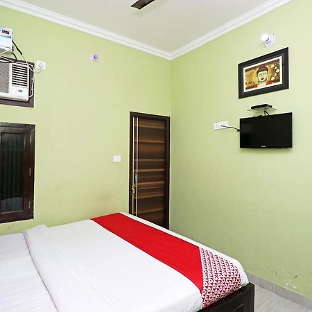 ורנאסי Capital O 11480 Hotel Blue Star מראה חיצוני תמונה