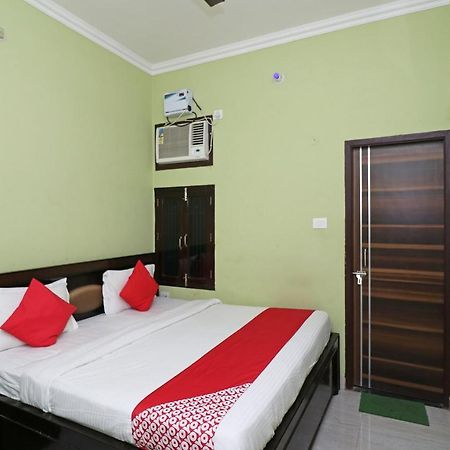 ורנאסי Capital O 11480 Hotel Blue Star מראה חיצוני תמונה