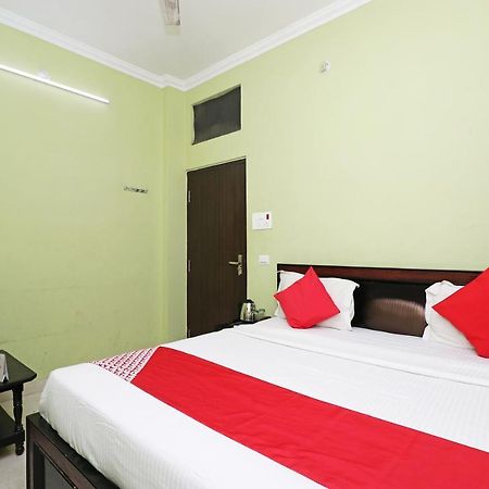 ורנאסי Capital O 11480 Hotel Blue Star מראה חיצוני תמונה