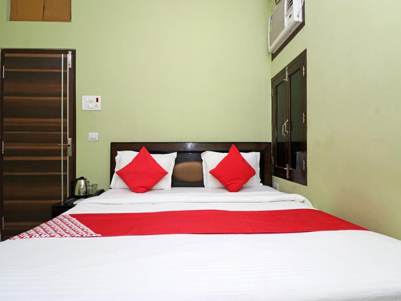 ורנאסי Capital O 11480 Hotel Blue Star מראה חיצוני תמונה