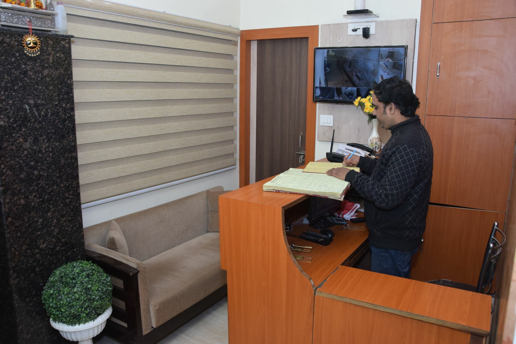 ורנאסי Capital O 11480 Hotel Blue Star מראה חיצוני תמונה