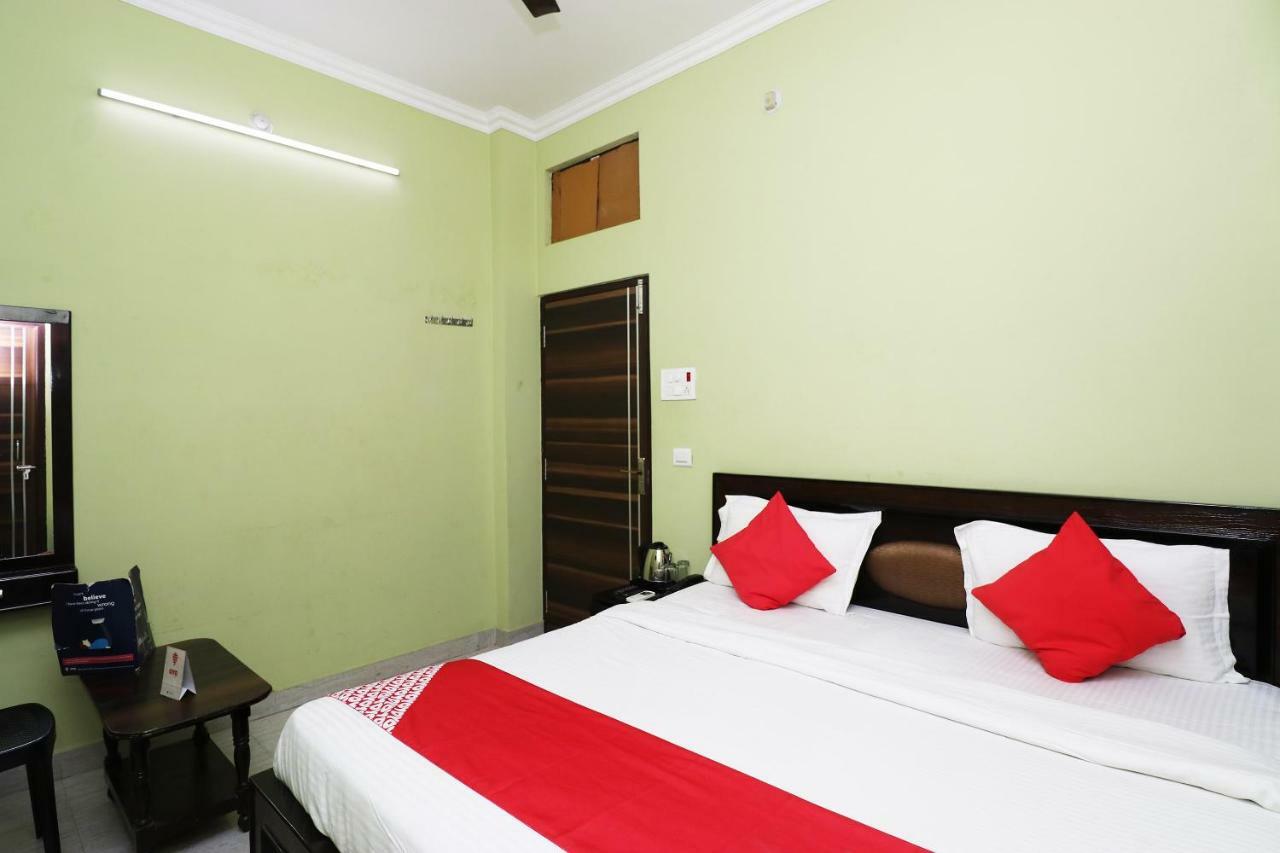 ורנאסי Capital O 11480 Hotel Blue Star מראה חיצוני תמונה